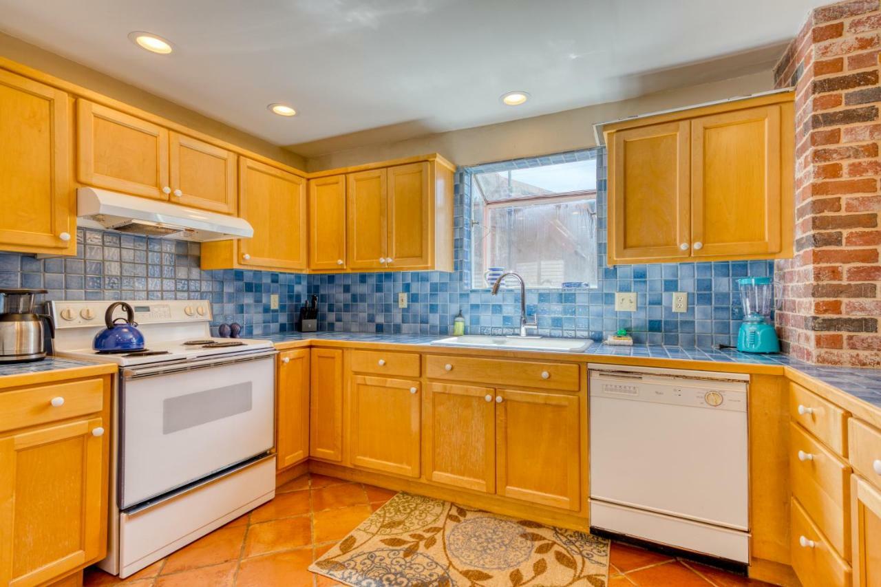 Rockaway Breeze Villa Rockaway Beach Exterior photo
